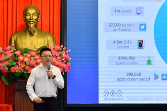  Tổng Biên tập Báo Nhân Dân Lê Quốc Minh chia sẻ với cán bộ, phóng viên tại lễ kỷ niệm 96 năm Ngày Báo chí Cách mạng Việt Nam.