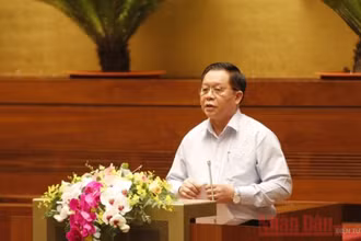 Đồng chí Nguyễn Trọng Nghĩa Bí thư Trung ương Đảng, Trưởng ban Tuyên giáo Trung ương phát biểu tại hội nghị.