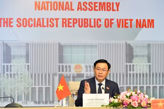 Chủ tịch Quốc hội Vương Đình Huệ phát biểu tại buổi hội đàm. Ảnh: Duy Linh