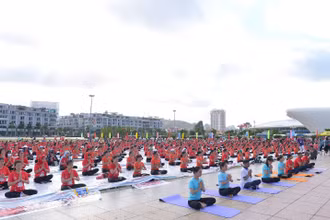 Năm 2020, với tình hình dịch Covid-19 ở Việt Nam được kiểm soát, Đại sứ quán Ấn Độ đã hỗ trợ tỉnh Quảng Ninh tổ chức một sự kiện IDY ấn tượng tại Vịnh Hạ Long.