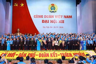 Ra mắt Ban Chấp hành Tổng LĐLĐVN khóa XII nhiệm kỳ 2018-2023.
