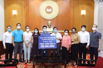 Nhóm phóng viên Quốc hội ủng hộ phòng, chống dịch Covid-19.