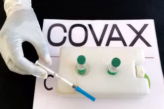 75% trong số khoảng 80 triệu liều vaccine sẽ được phân bổ thông qua cơ chế COVAX. (Ảnh: Reuters)