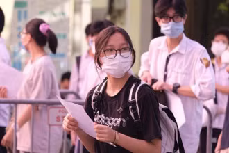 Thí sinh tại Kỳ thi vào lớp 10 Trường chuyên Khoa học Tự nhiên. Ảnh: VNU