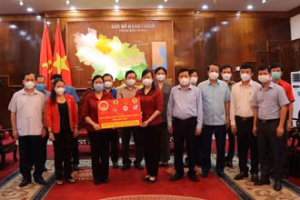 Trưởng ban Ban Dân vận Trung ương động viên người dân Bắc Ninh chống dịch Covid-19