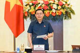 Chủ tịch Quốc hội Vương Đình Huệ phát biểu khai mạc phiên họp.