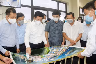 Đoàn công tác của Ban Đối ngoại Trung ương và Bộ Công thương đi khảo sát hoạt động XNK tại Khu kinh tế cửa khẩu Móng Cái.