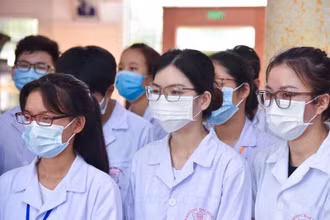 Sinh viên Trường đại học Y Hà Nội trong đợt 3 ra quân lên đường hỗ trợ Bắc Ninh (Ảnh chụp ngày 1-6, HMU) 