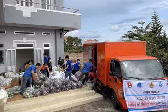 Tuổi trẻ Lâm Đồng với những “Chuyến xe yêu thương, hướng về thành phố mang tên Bác”.