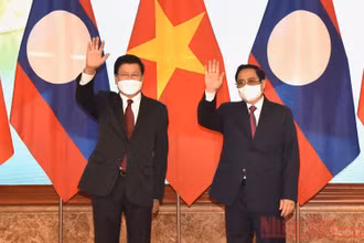 Thủ tướng Chính phủ Phạm Minh Chính và Tổng Bí thư, Chủ tịch nước Cộng hòa dân chủ nhân dân Lào Thongloun Sisoulith. (Ảnh: Trần Hải)
