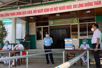 Lãnh đạo Sở Y tế Quảng Nam kiểm tra công tác phòng, chống dịch Covid-19 tại các bệnh viện.