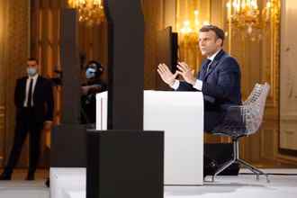 Tổng thống Pháp Emmanuel Macron trong cuộc họp báo ngày 10-6. (Ảnh: Le Monde)