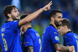 Italy không chỉ xuất sắc trong tấn công mà còn chắc chắn khi phòng thủ. (Ảnh: SportTimes)