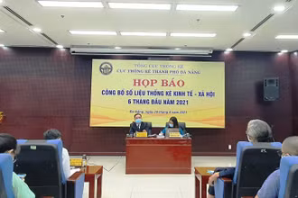 Họp báo thông tin về kinh tế xã hội Đà Nẵng sáu tháng đầu năm 2021. 