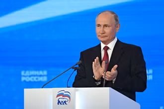 Tổng thống Nga V.Putin phát biểu tại phiên toàn thể Đại hội lần thứ XX của đảng Nước Nga thống nhất (Nguồn: RIA-Novosti).