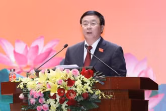 Đồng chí Nguyễn Xuân Thắng, Ủy viên Bộ Chính trị, Chủ tịch Hội đồng Lý luận Trung ương, Giám đốc Học viện Chính trị quốc gia Hồ Chí Minh phát biểu tại tọa đàm. (Ảnh: TTXVN)