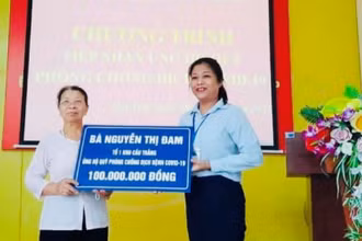 Cụ Nguyễn Thị Đam ủng hộ 100 triệu đồng cho Quỹ vaccine phòng Covid-19