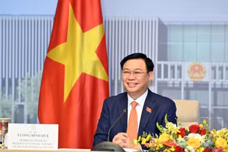 Chủ tịch Quốc hội Vương Đình Huệ phát biểu tại buổi hội đàm.