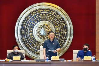 Chủ tịch Quốc hội Vương Đình Huệ phát biểu tại buổi làm việc. Ảnh: DUY LINH.