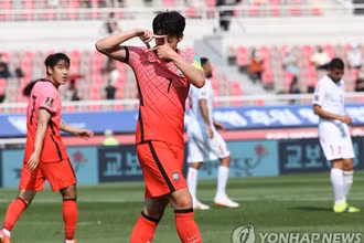 Son Heung Min góp công giúp Việt Nam rộng cửa đi tiếp. (Ảnh: Yonhap)