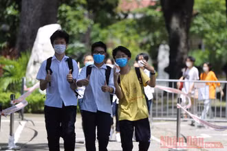 Thí sinh kỳ thi vào lớp 10 tại Hà Nội năm 2021. Ảnh: HÀ NAM