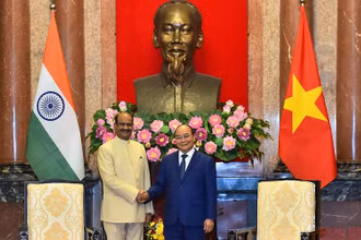 Chủ tịch nước Nguyễn Xuân Phúc tiếp Chủ tịch Hạ viện Cộng hòa Ấn Độ Om Birla đang thăm chính thức Việt Nam. (Ảnh: THỦY NGUYÊN)