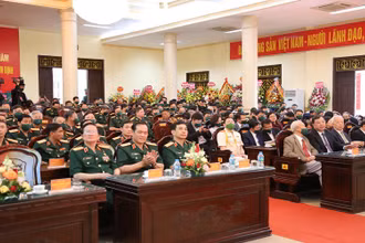 Các đại biểu dự buổi gặp mặt Kỷ niệm 75 năm Ngày truyền thống lực lượng vũ trang tỉnh Nam Định.