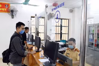 Cơ quan đăng ký xe có quyền thu hồi biển số trúng đấu giá khi biển số được sử dụng không đúng quy định của pháp luật.