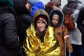 Người tị nạn Ukraine đi sơ tán đến Przemysl, Ba Lan, ngày 7/3/2022. (Ảnh: Reuters)