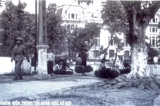 Gánh hàng rong. (Ảnh: Viện Thông tin Khoa học xã hội)
