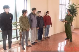 Các đối tượng sản xuất, buôn bán hàng giả vừa bị khởi tố.