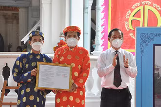 Tỉnh Tiền Giang đón nhận Quyết định của Thủ tướng Chính phủ công nhận sưu tập vàng lá chạm khắc hình voi Gò Thành là bảo vật quốc gia.