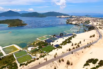Một góc vịnh Vân Phong. Ảnh: PHONG NGUYÊN
