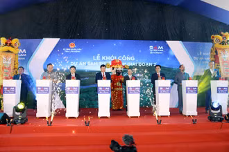 Lãnh đạo tỉnh Lâm Đồng và nhà đầu tư bấm nút khởi công dự án SAM Tuyền Lâm giai đoạn 2.