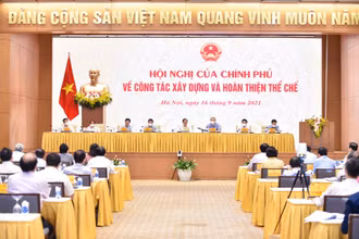 Thủ tướng Phạm Minh Chính chủ trì Hội nghị toàn quốc về công tác xây dựng và hoàn thiện thể chế ngày 16/9/2021. (Ảnh: VGP/Nhật Bắc)