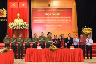 Quang cảnh lễ ký kết Chương trình phối hợp thực hiện công tác dân vận giữa Bộ Công an và Ban Dân vận Trung ương giai đoạn 2022-2026.