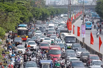 Cửa ngõ Thủ đô ùn tắc kéo dài trong ngày đầu kỳ nghỉ lễ 30/4-1/5