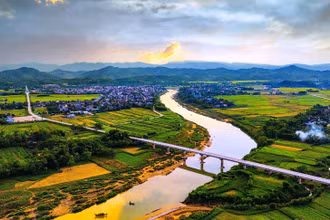 Một góc huyện nông thôn mới Hương Sơn. (Ảnh: ÁNH DƯƠNG)