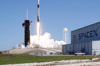 SpaceX đã phóng hơn 2.000 vệ tinh thuộc dự án Starlink lên quỹ đạo Trái đất tầm thấp kể từ năm 2019. (Ảnh: Reuters)