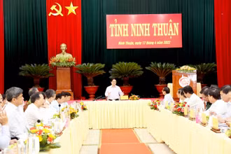 Thủ tướng Chính phủ Phạm Minh Chính phát biểu ý kiến chỉ đạo tại buổi làm việc với tỉnh Ninh Thuận.