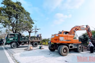 Lực lượng chức năng của quận Hải An thực hiện cưỡng chế, thu hồi khu đất hơn 9 nghìn m2 của Công ty Duy Hưng sáng 13/4.