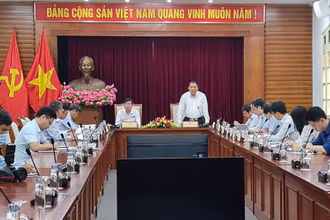Bộ trưởng Văn hóa, Thể thao và Du lịch Nguyễn Văn Hùng chủ trì buổi làm việc. 