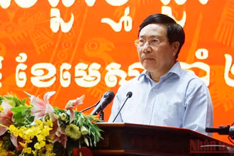 Phó Thủ tướng Thường trực Chính phủ Phạm Bình Minh phát biểu chúc mừng Tết cổ truyền Chôl Chnăm Thmây của đồng bào Khmer.