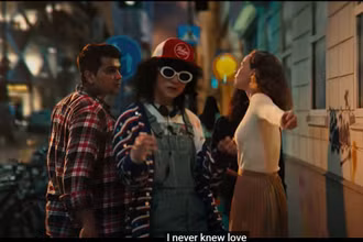 Hình ảnh trong MV. (Ảnh chụp màn hình)