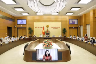 Phiên họp Ủy ban Thường vụ Quốc hội cho ý kiến về báo cáo của Chính phủ về kết quả thực hành tiết kiệm, chống lãng phí năm 2021. (Ảnh Duy Linh)