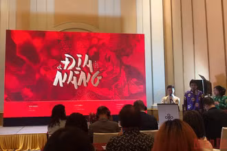 Nhóm tác giả phim "Địa và Nàng" giới thiệu dự án của mình.