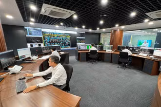 Trung tâm điều khiển hệ thống điện giúp Tổng công ty Điện lực thành phố Hồ Chí Minh khắc phục các sự cố hoàn toàn tự động thay vì thực hiện thao tác thủ công như trước đây. 