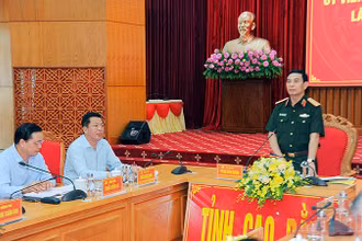 Đại tướng Phan Văn Giang phát biểu ý kiến trong buổi làm việc với lãnh đạo tỉnh Cao Bằng.