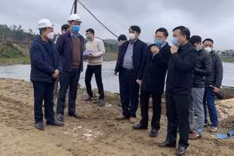 Lãnh đạo tỉnh Bắc Kạn kiểm tra, đôn đốc tiến độ thi công dự án cầu Đội Kỳ bắc qua sông Cầu (thành phố Bắc Kạn). 