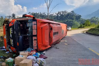 Hiện trường vụ tai nạn giao thông trên đường Hồ Chí Minh.